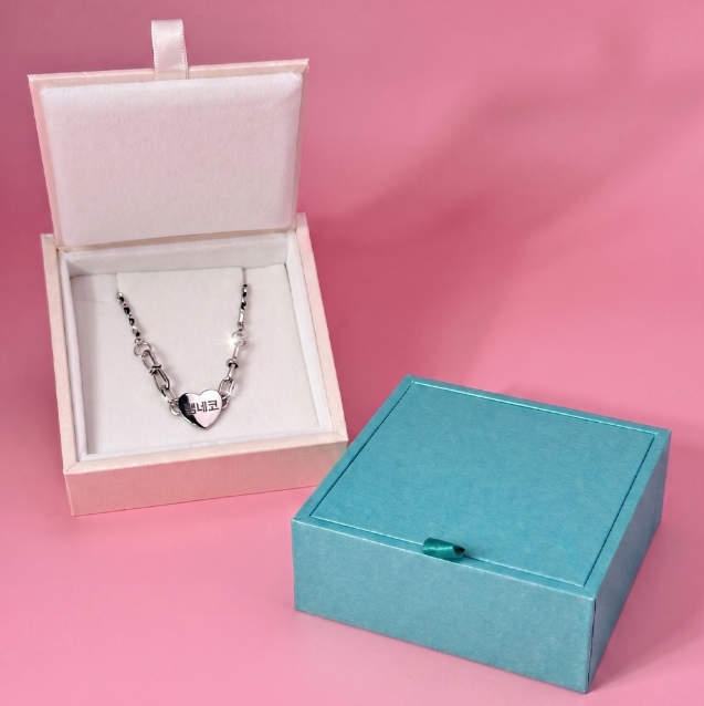 Premium square gift box dog and cat necklace identification tag jewelry gift wrapping